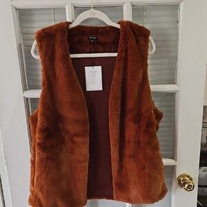 NWT Stella & Dot Women's Faux Fur Vest in Brown. Size XL